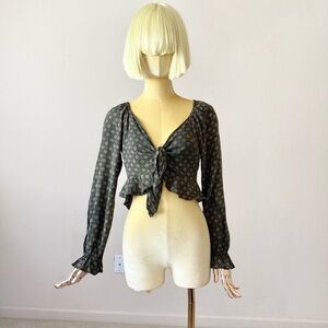 Cotton Candy Olive Green V Neckline cropped Top SZ M